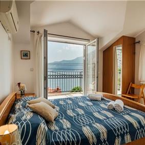 4 Bedroom Villa with Sea Views in Kotor Bay, Sleeps 8-10